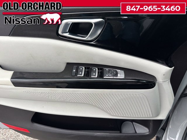 Used 2024 Kia Carnival EX FWD image 9