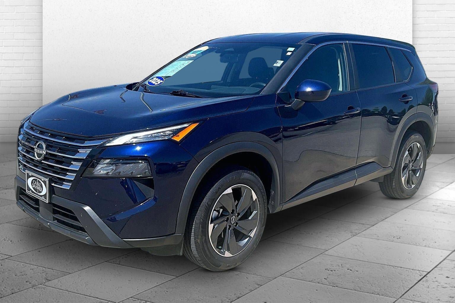 Used 2025 Nissan Rogue SV AWD/4WD image 3