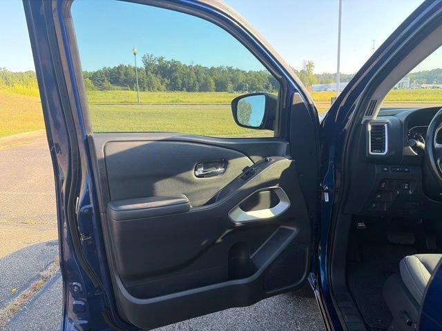 Used 2022 Nissan Frontier SV RWD image 7