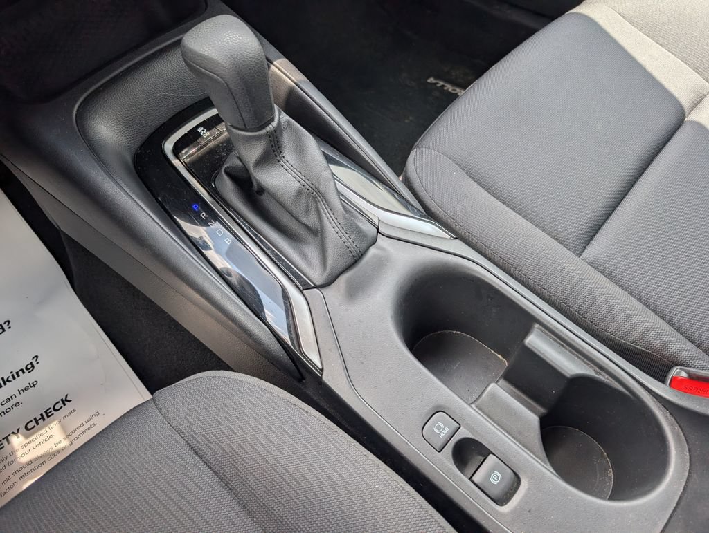 Used 2025 Toyota Corolla LE FWD image 17
