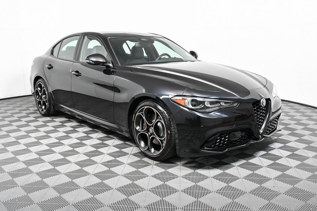 New 2025 Alfa Romeo Giulia w/ Driving Assist Package image 23