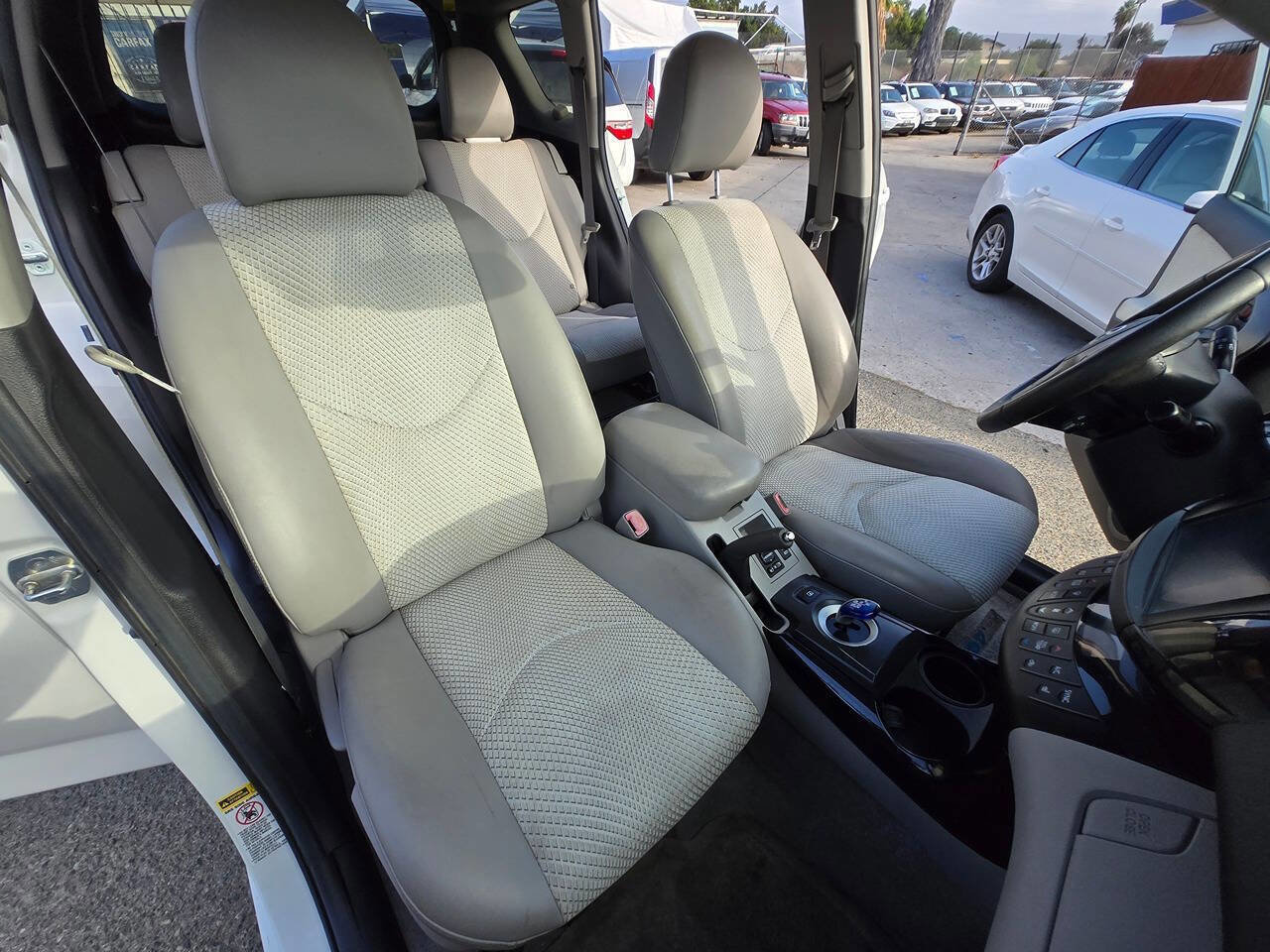 Used 2012 Toyota RAV4 EV image 34