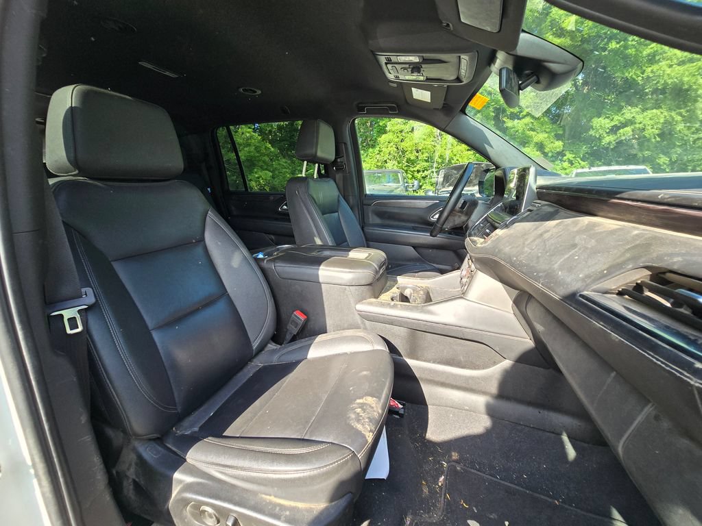 Used 2023 Chevrolet Suburban Z71 w/ Luxury Package AWD/4WD image 17