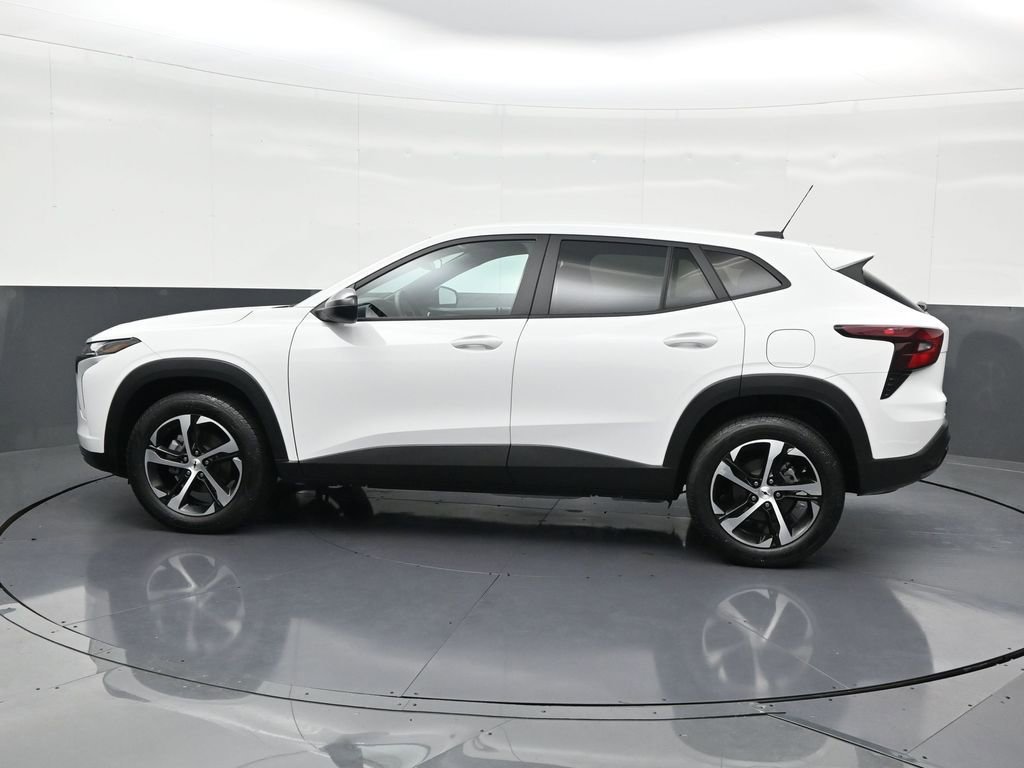 Used 2025 Chevrolet Trax RS w/ Driver Confidence Package image 2