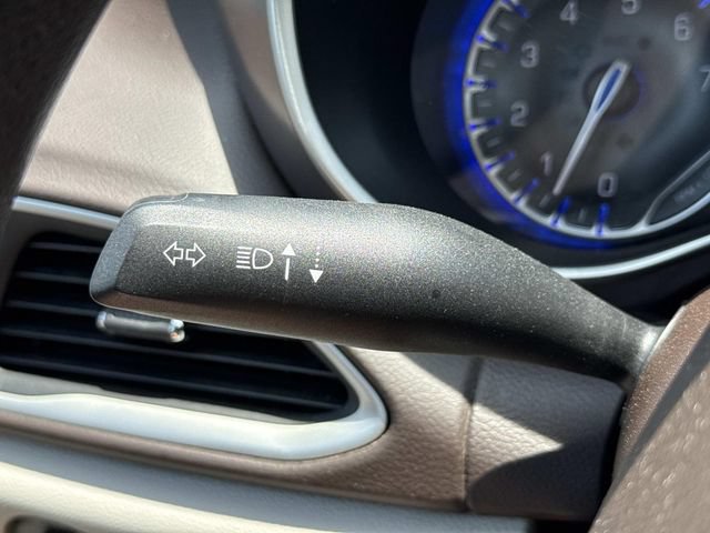 Used 2017 Chrysler Pacifica Touring FWD image 26