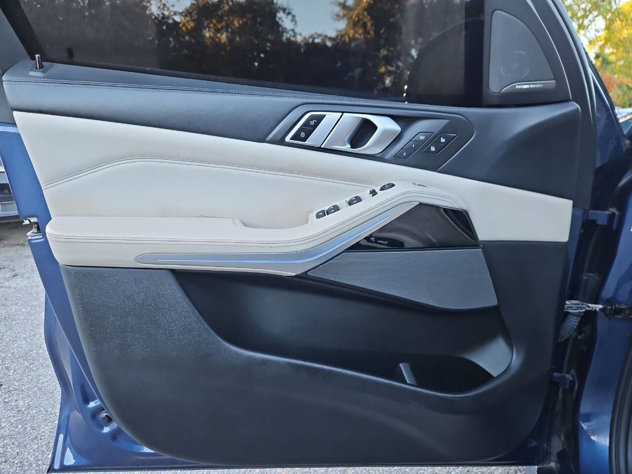 Used 2019 BMW X5 xDrive50i w/ M Sport Package image 16