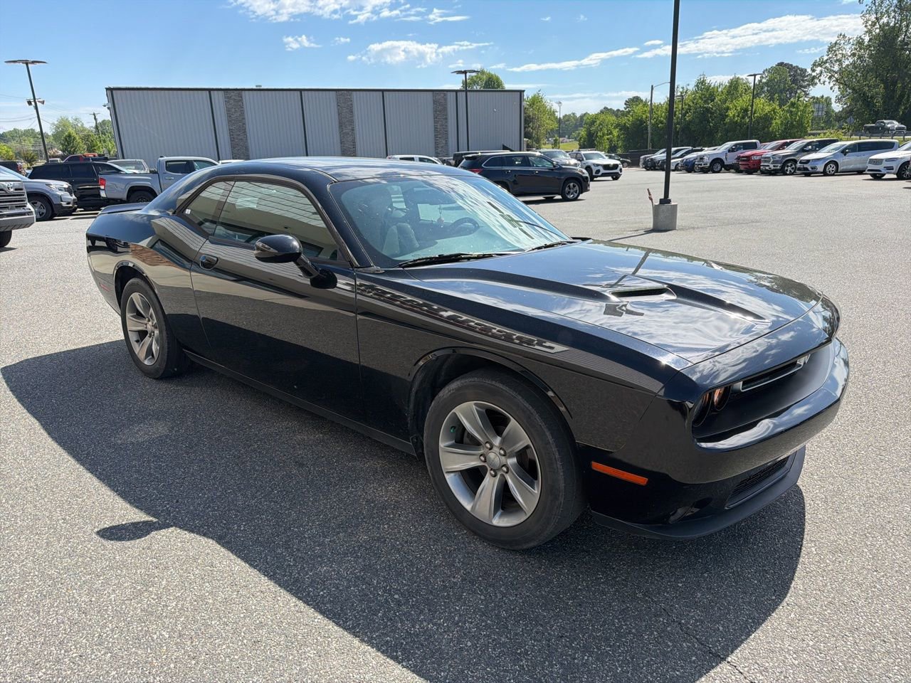 Used 2019 Dodge Challenger SXT image 9
