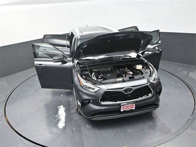 Used 2024 Toyota Highlander Platinum image 36