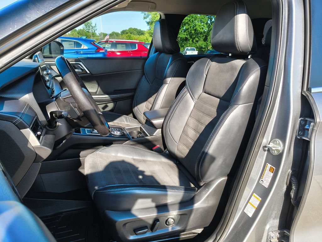Used 2023 Mitsubishi Outlander SE AWD/4WD image 2