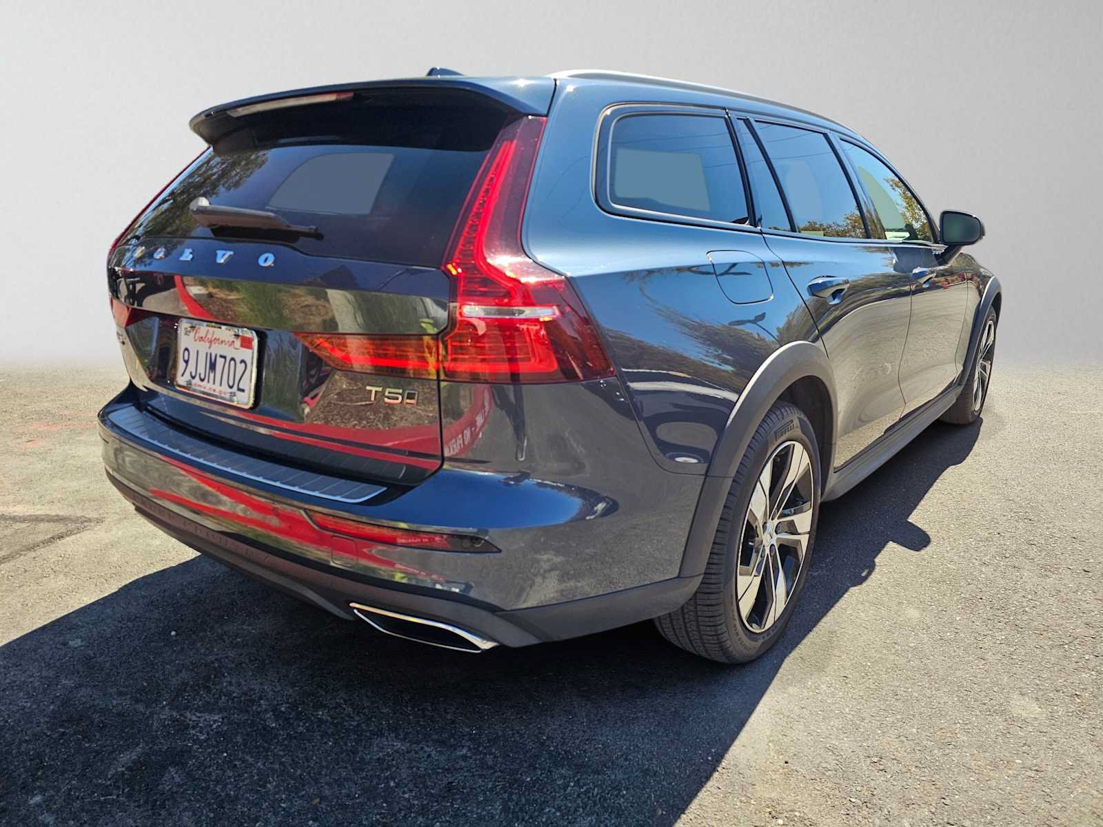 Used 2020 Volvo V60 T5 Cross Country w/ Protection Package Premier AWD/4WD image 3
