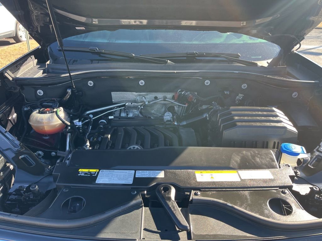 Used 2020 Volkswagen Atlas Cross Sport SE w/ Towing Package image 11