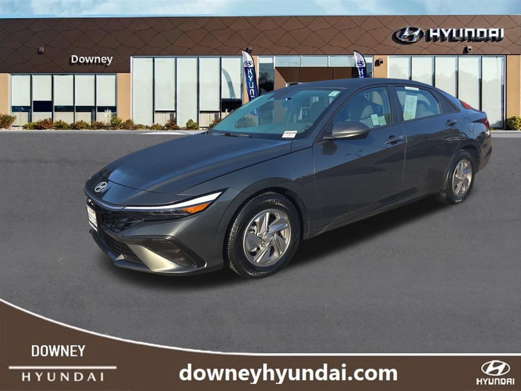 Used 2025 Hyundai Elantra SE