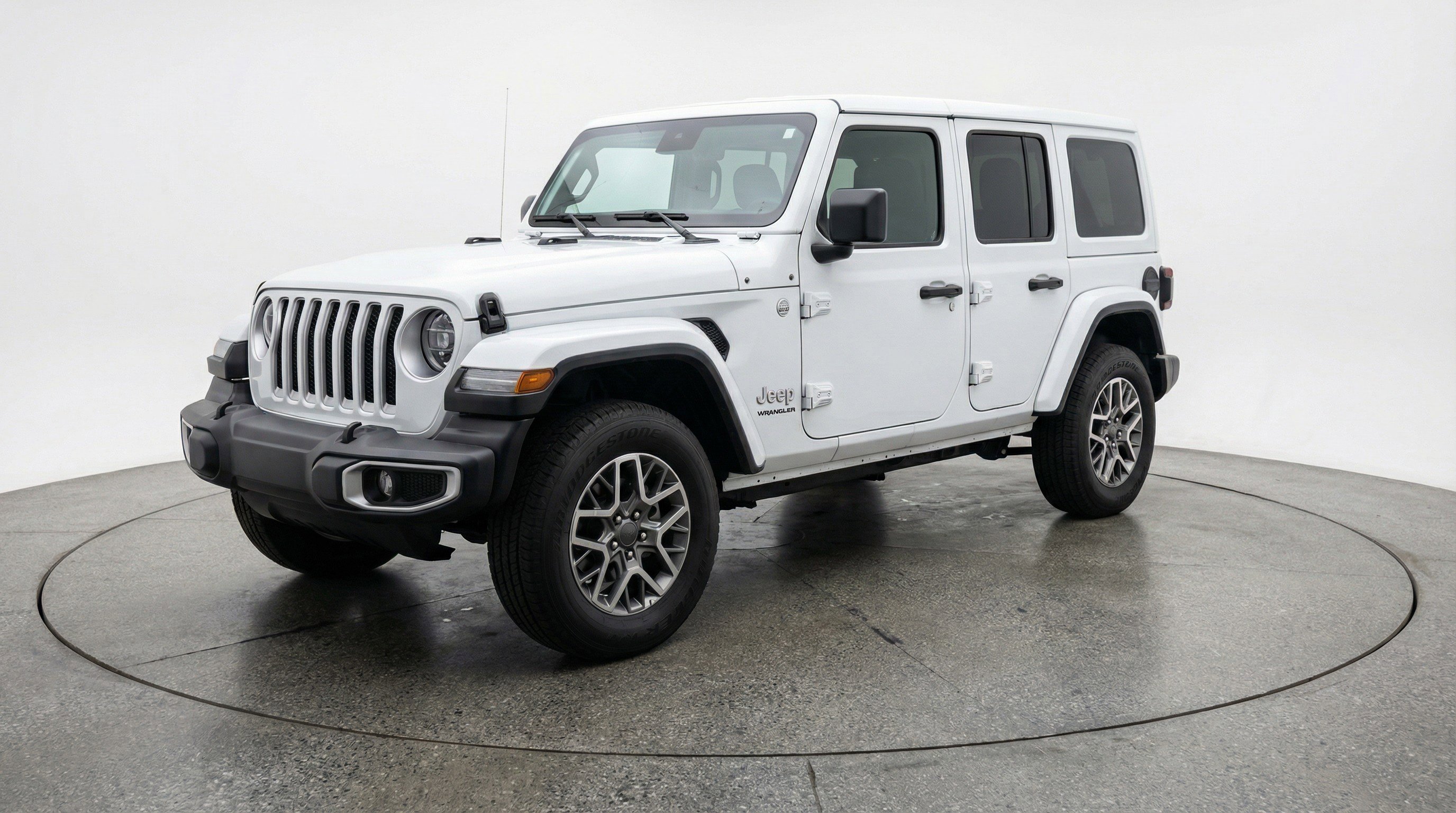Used 2025 Jeep Wrangler Sahara image 3