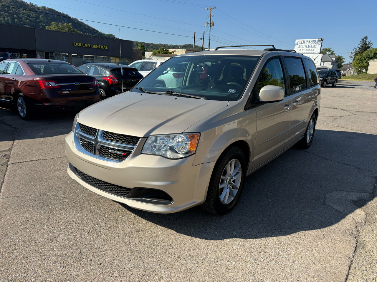 Used 2016 Dodge Grand Caravan SXT image 3