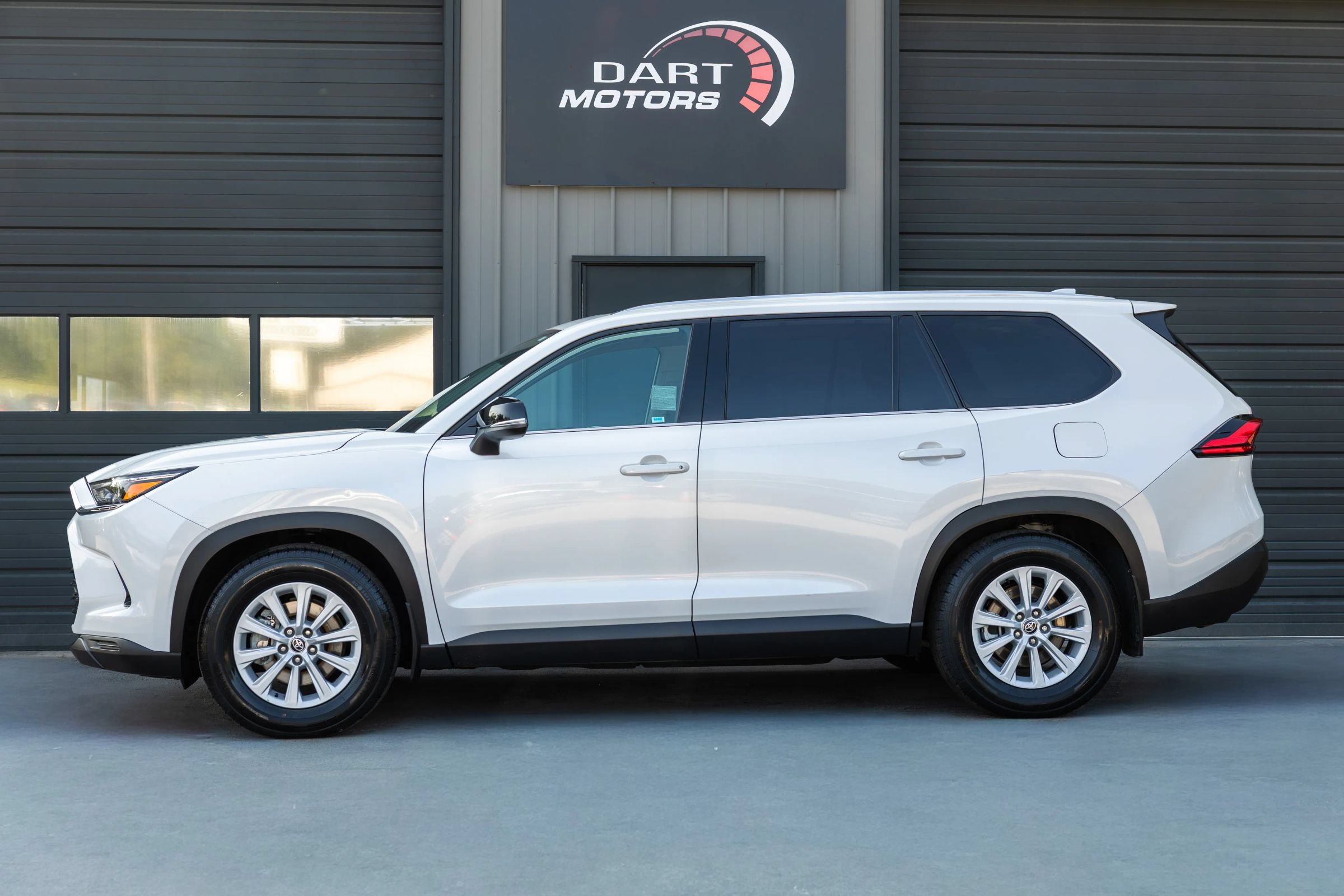 Used 2024 Toyota Grand Highlander AWD Hybrid image 4