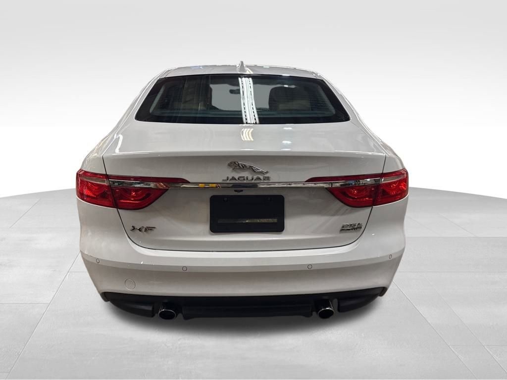 Used 2020 Jaguar XF Premium image 4