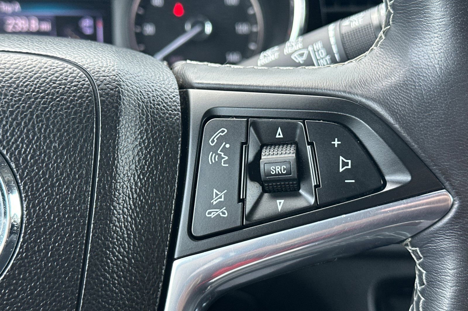 Used 2020 Buick Encore Preferred image 33