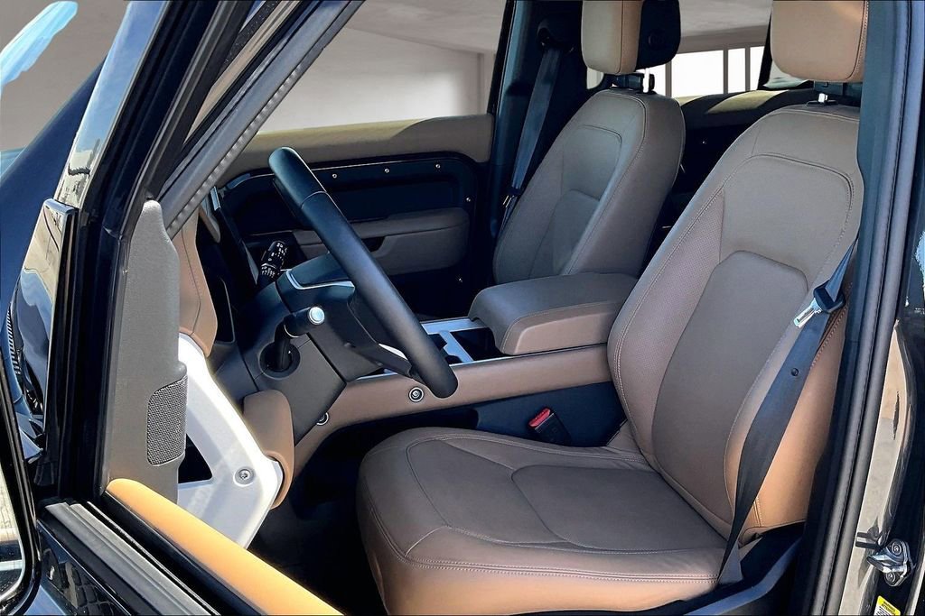 Used 2025 Land Rover Defender 110 X-Dynamic SE image 26