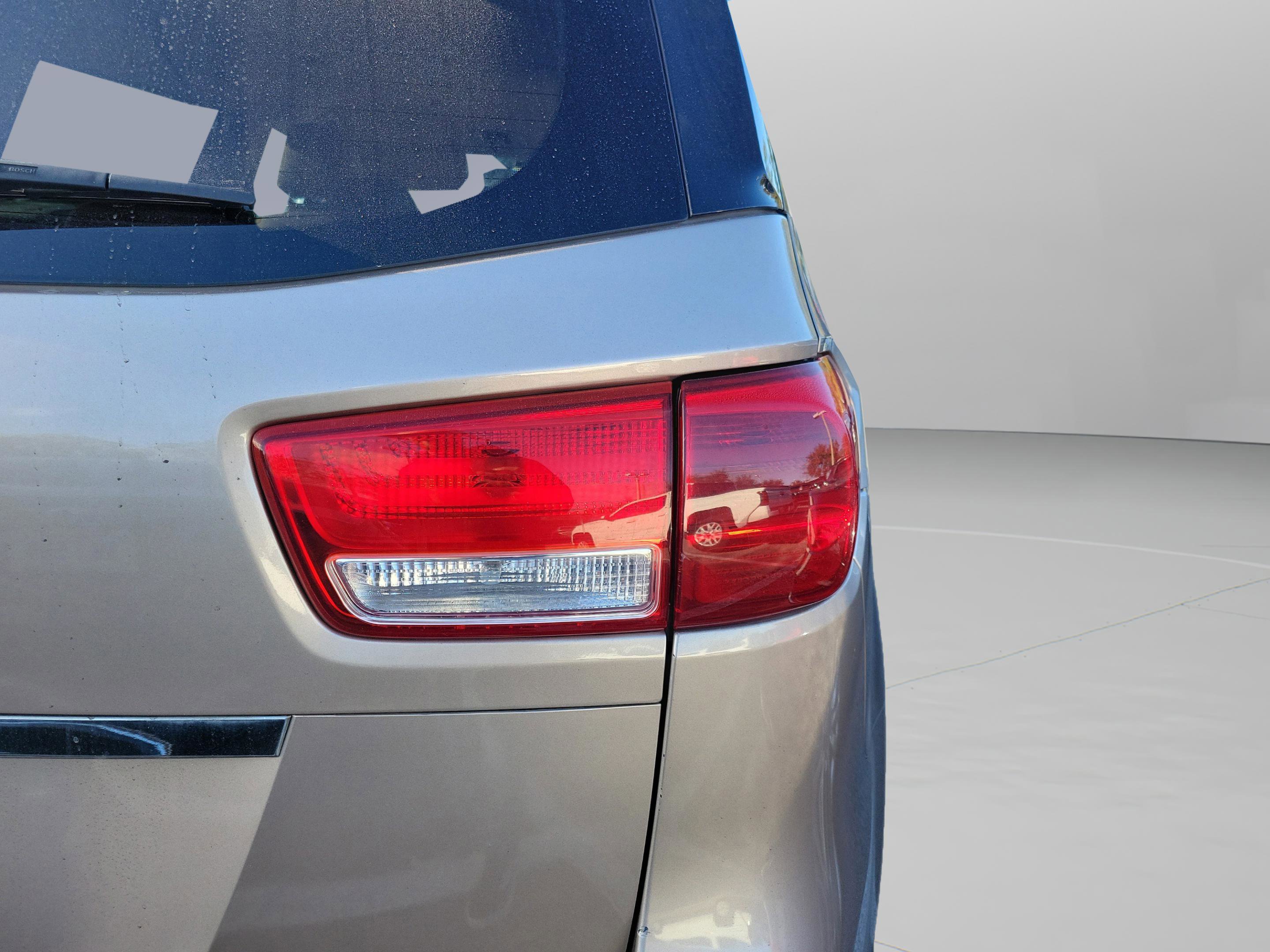 Used 2016 Kia Sedona LX w/ LX Convenience Package image 19