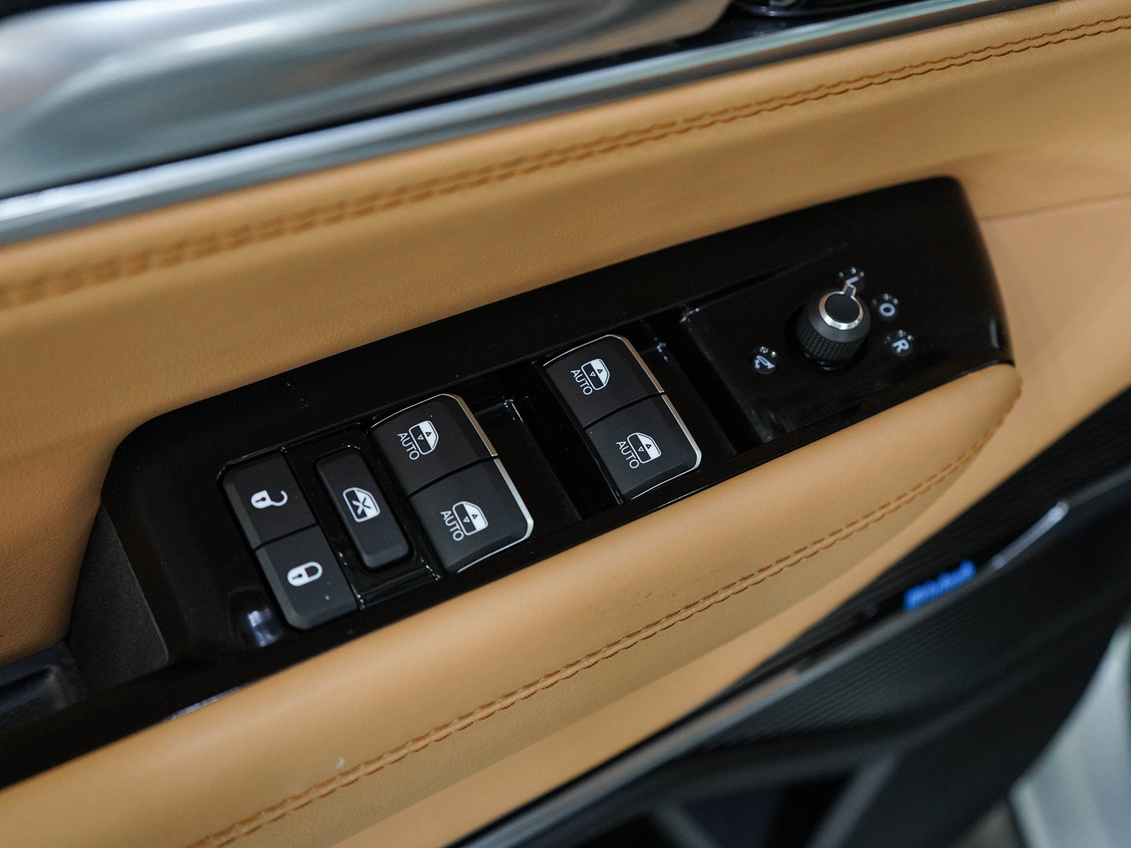Used 2025 Jeep Grand Wagoneer L Series III w/ Rear Seat Video Group 1 AWD/4WD image 23