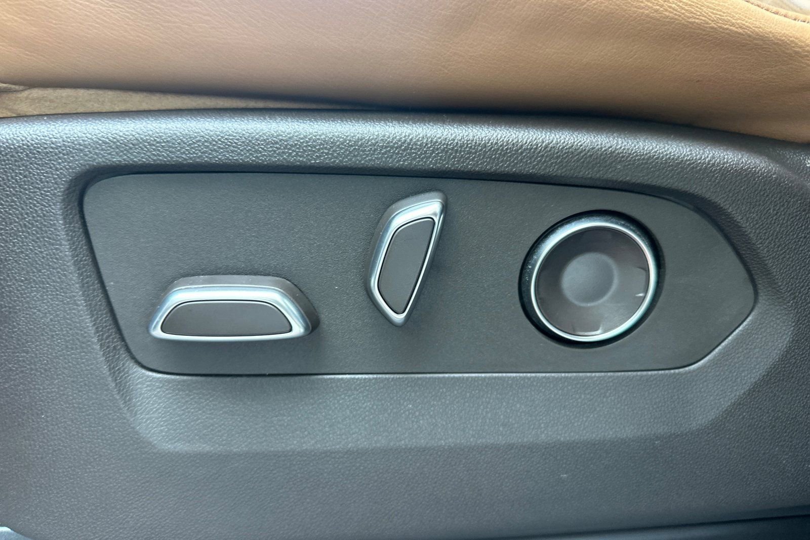 Used 2023 Cadillac Escalade ESV Sport w/ Touring Package image 13