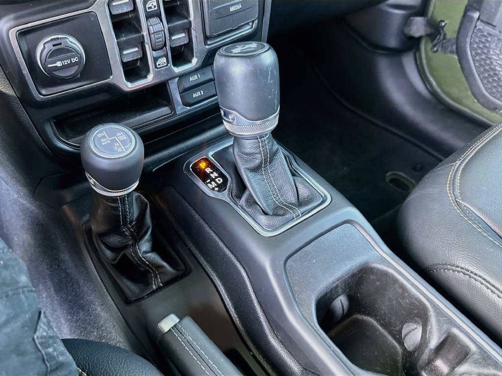 Used 2024 Jeep Wrangler Unlimited Sahara AWD/4WD image 18
