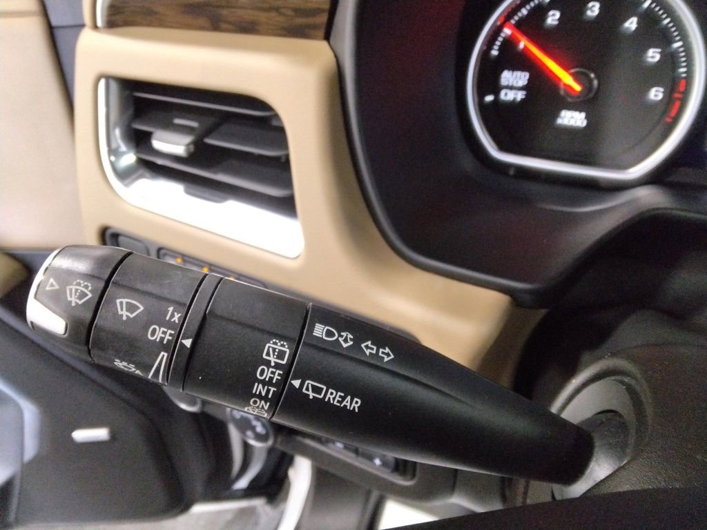 Used 2021 Chevrolet Tahoe Premier w/ Premium Package image 15