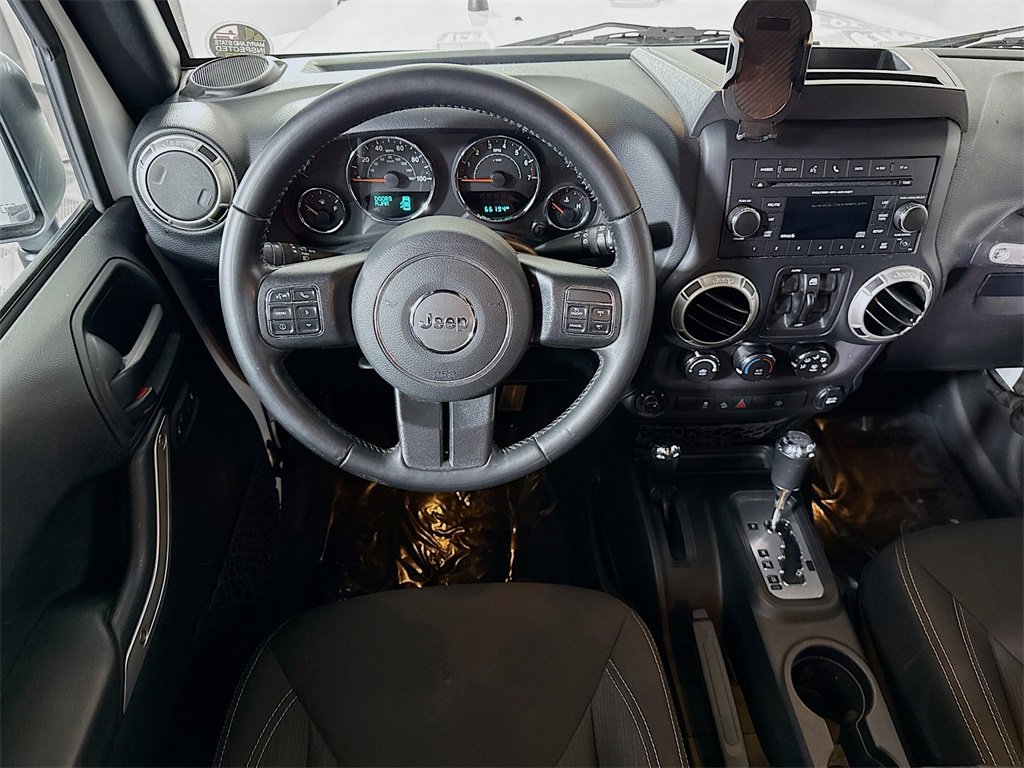 Used 2017 Jeep Wrangler Unlimited Rubicon w/ Connectivity Group image 4