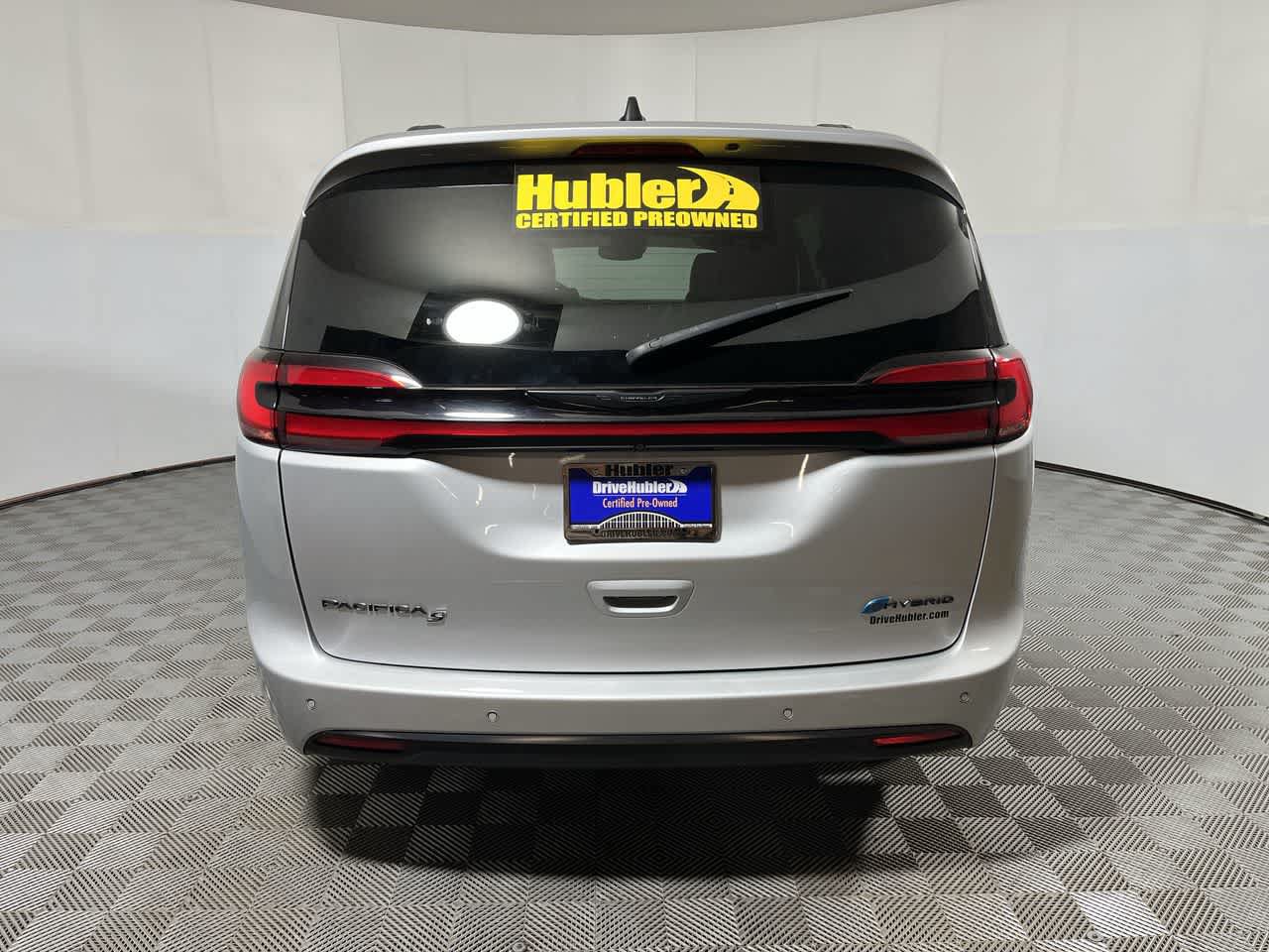 Used 2024 Chrysler Pacifica Premium FWD image 7