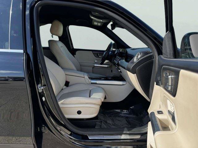 Used 2025 Mercedes-Benz GLB 250 image 43