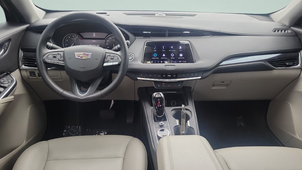 Used 2023 Cadillac XT4 Luxury w/ Cold Weather Package FWD image 11