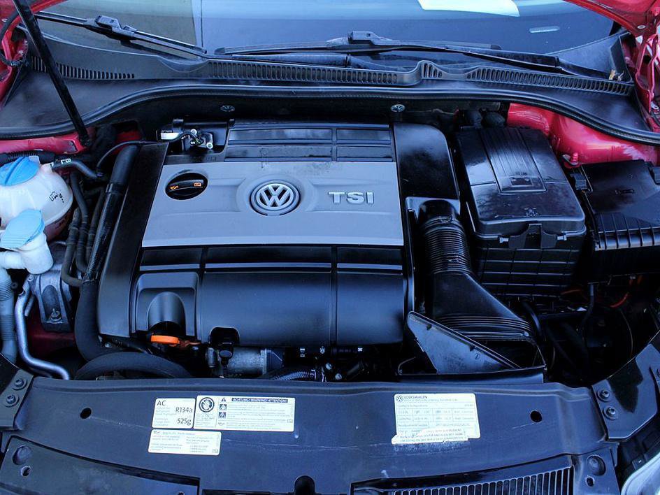 Used 2013 Volkswagen Golf R 4-Door image 28