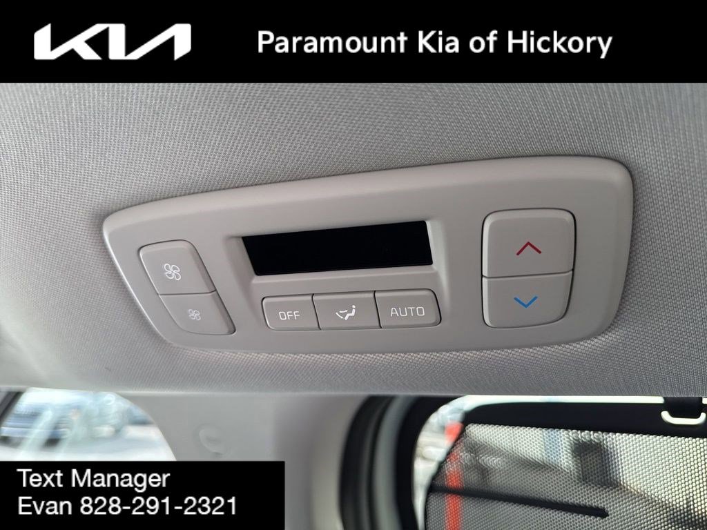 Used 2025 Kia Carnival SX Prestige image 17