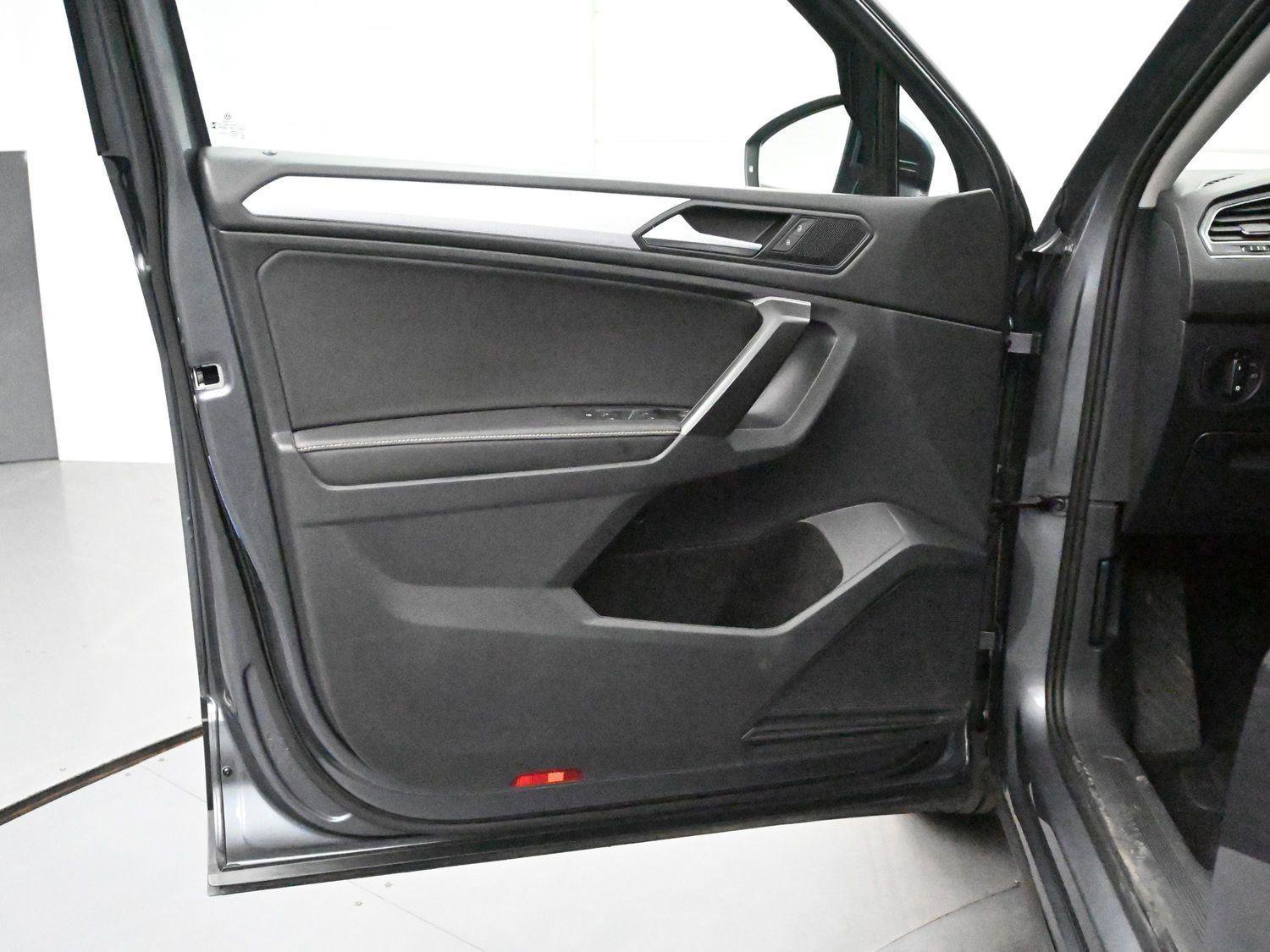 Used 2024 Volkswagen Tiguan S image 9