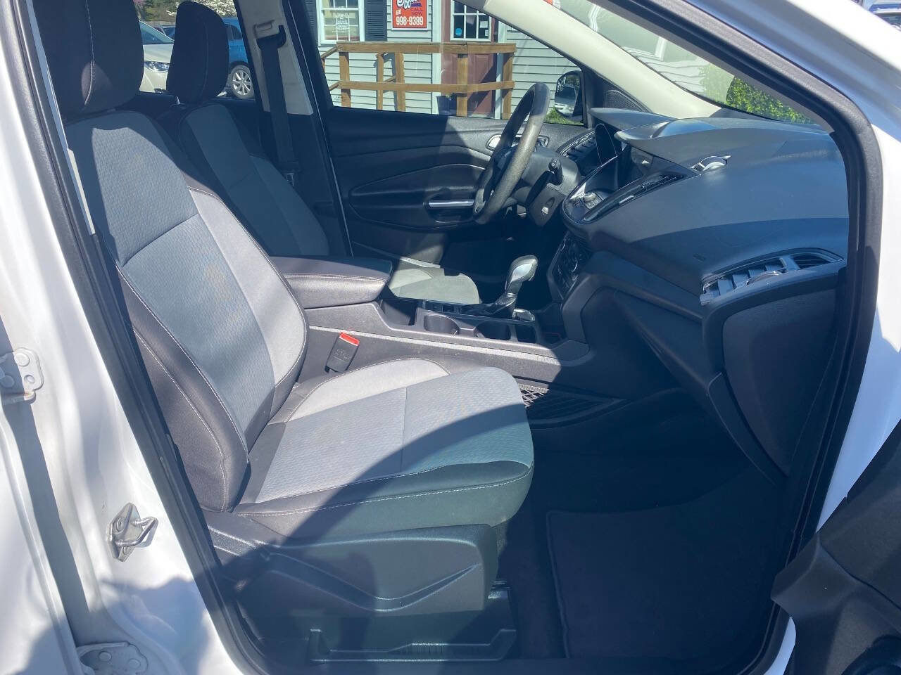 Used 2019 Ford Escape SE FWD image 7