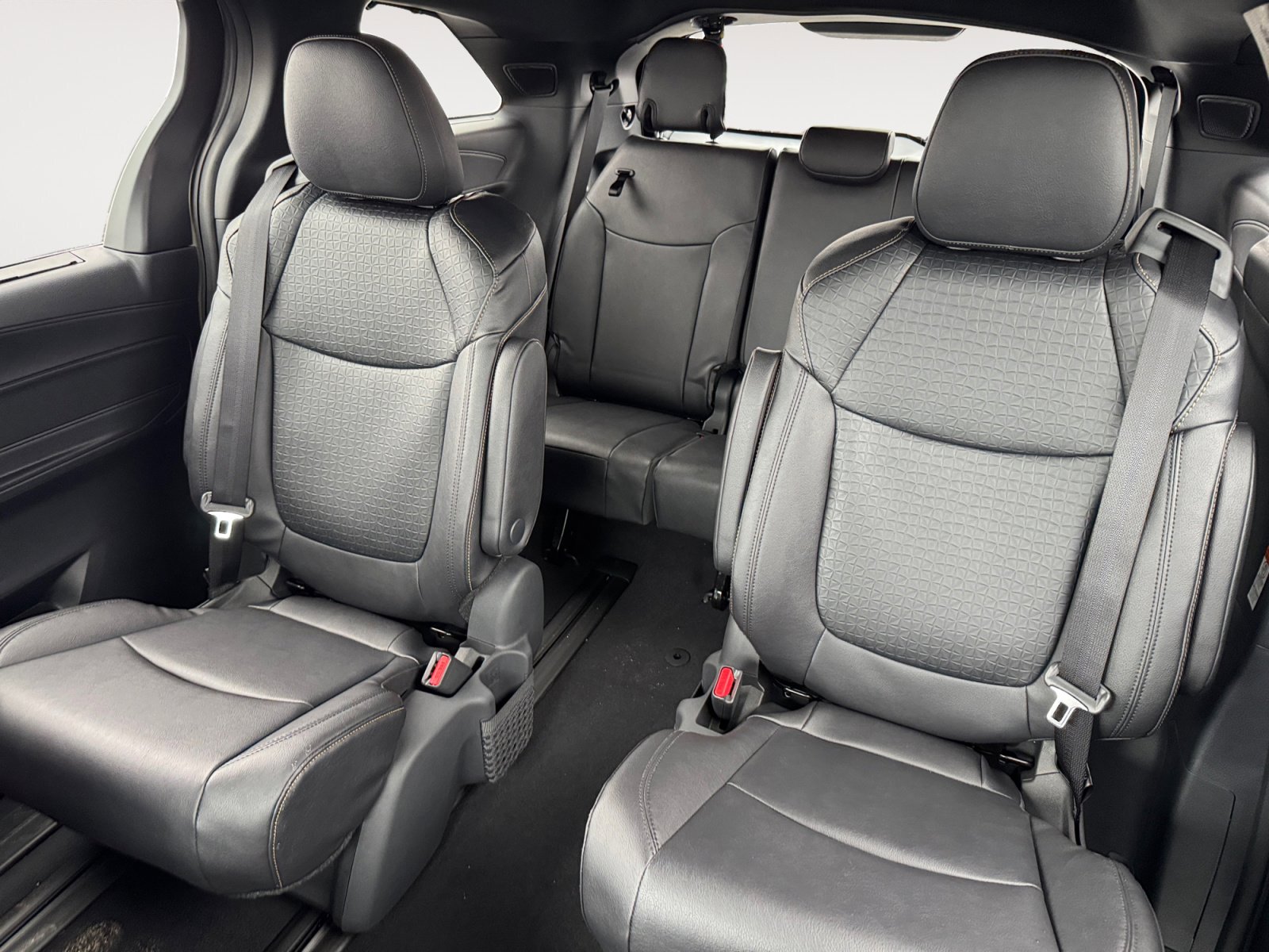 New 2026 Toyota Sienna XLE Woodland Edition image 16