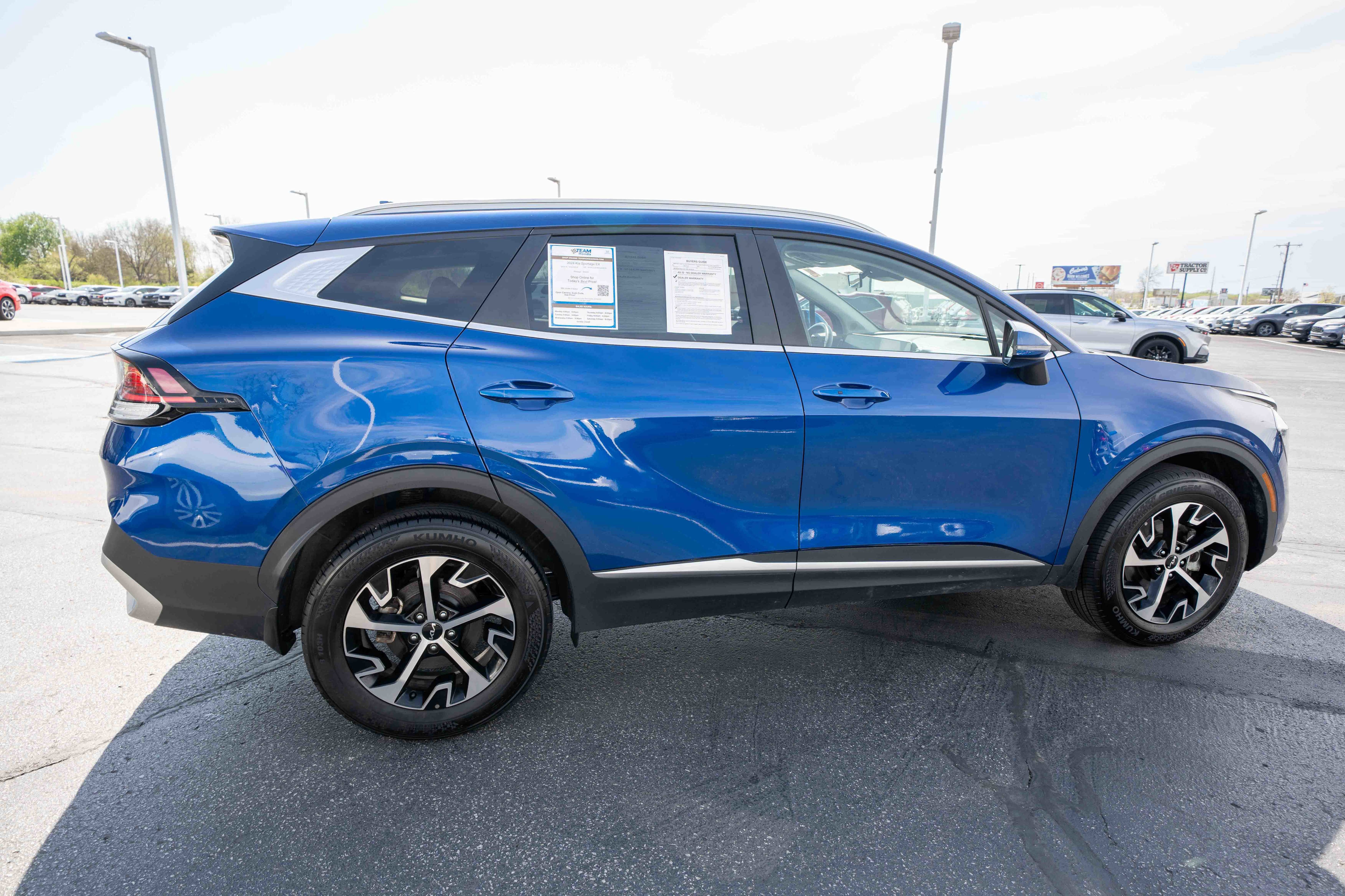 Used 2024 Kia Sportage EX AWD/4WD image 6