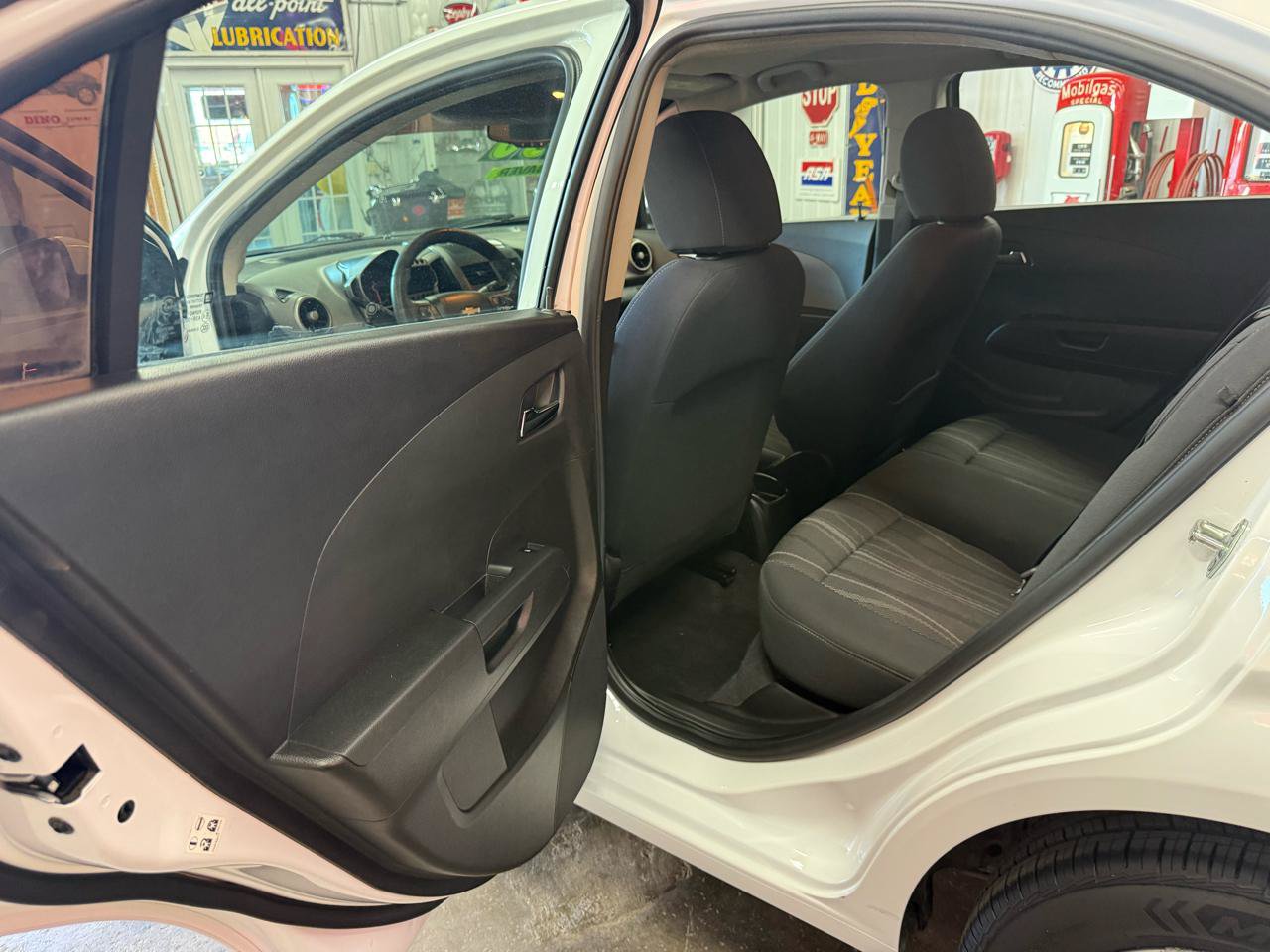 Used 2015 Chevrolet Sonic LT FWD image 17