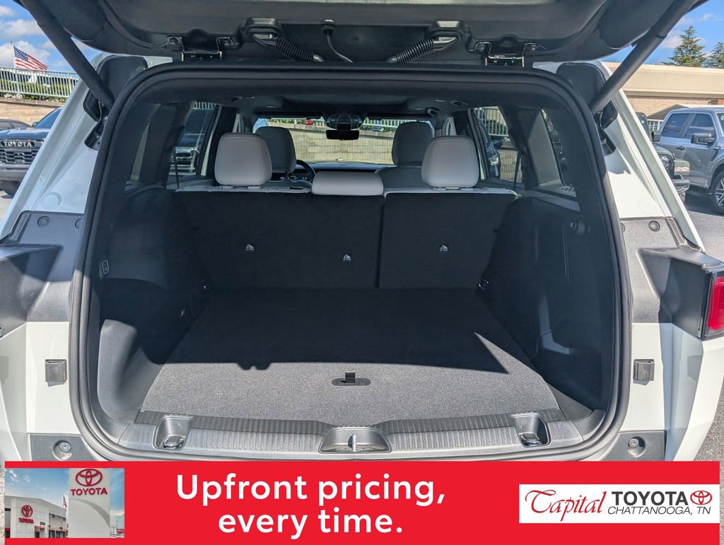 Used 2026 Jeep Cherokee Overland w/ Trailer Tow Group AWD/4WD image 10