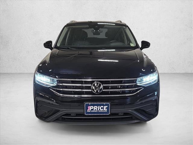 Used 2024 Volkswagen Tiguan SE w/ Panoramic Sunroof Package AWD/4WD image 2