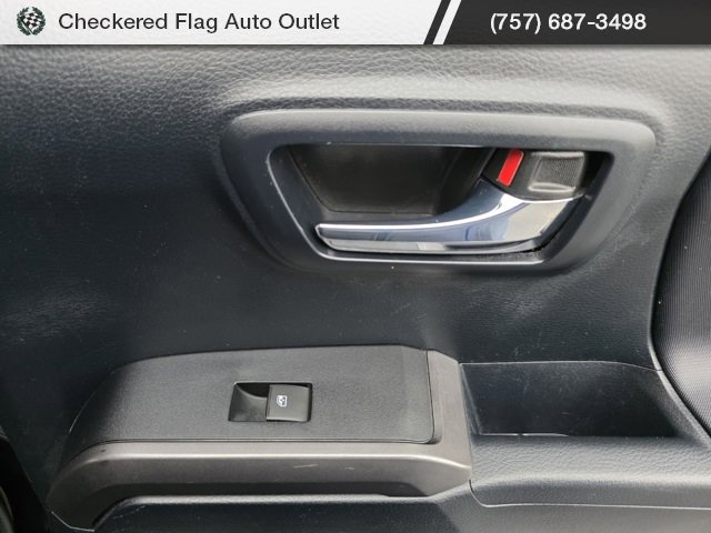 Used 2016 Toyota Tacoma TRD Sport image 46