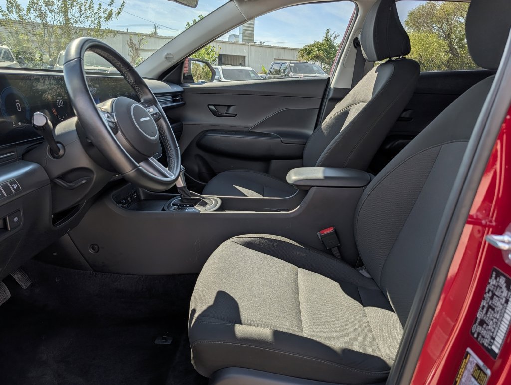 Used 2025 Hyundai Kona SEL FWD image 27