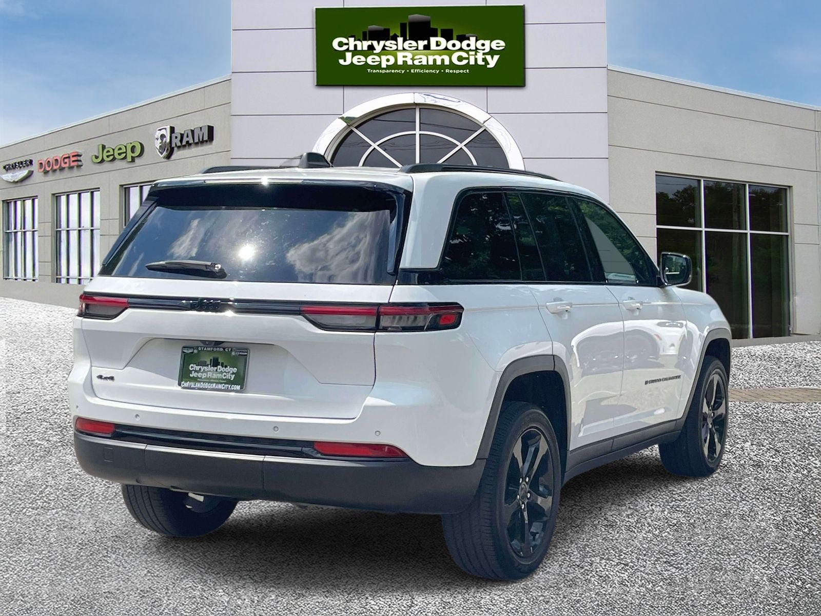 Used 2023 Jeep Grand Cherokee Altitude AWD/4WD image 6