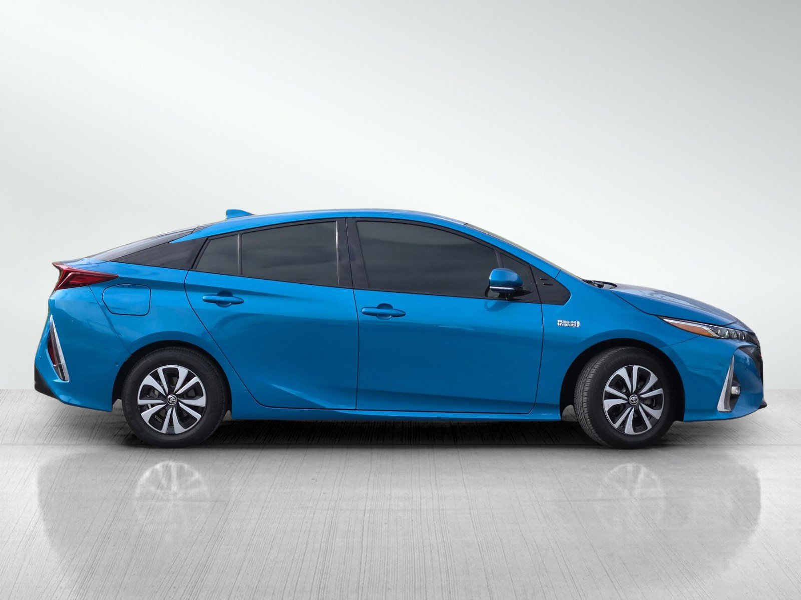 Used 2017 Toyota Prius Prime Advanced image 3