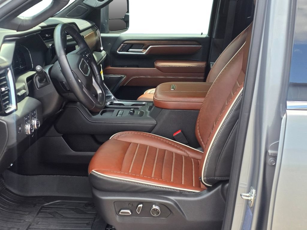 Used 2025 GMC Sierra 3500 Denali Ultimate AWD/4WD image 15