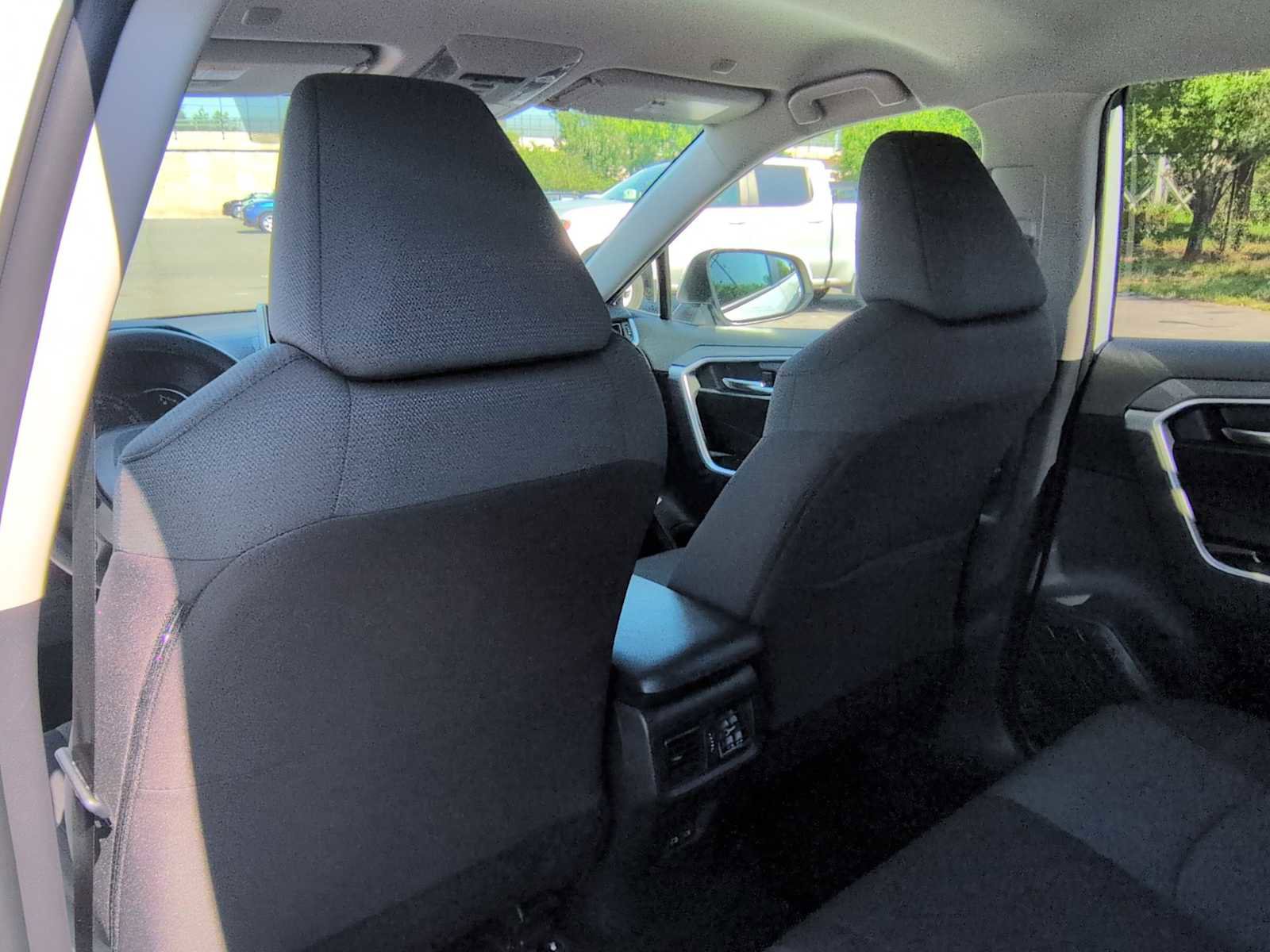Used 2025 Toyota RAV4 XLE AWD/4WD image 19