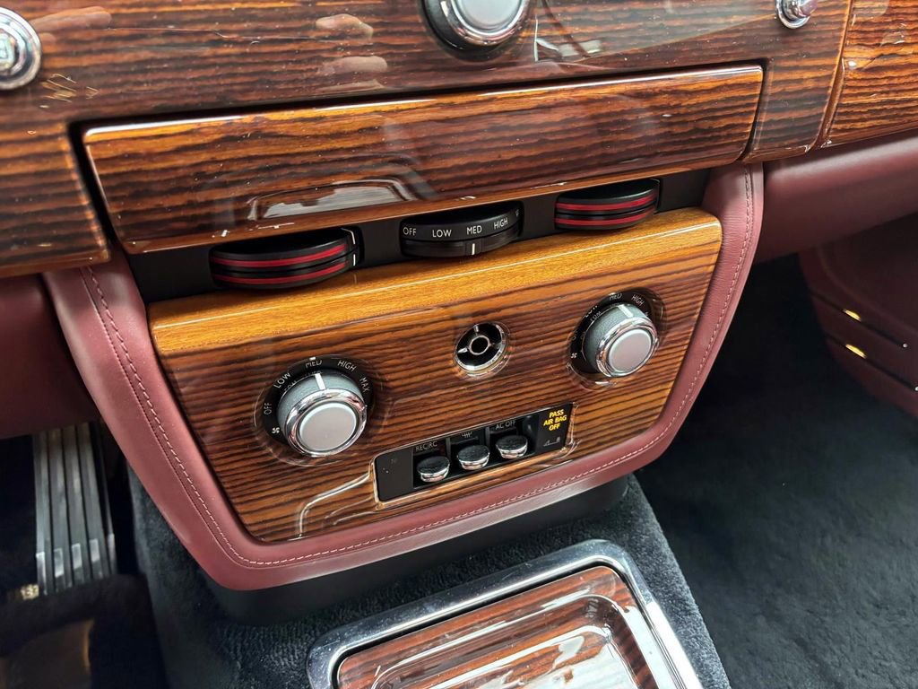 Used 2010 Rolls-Royce Phantom Drophead Coupe image 26