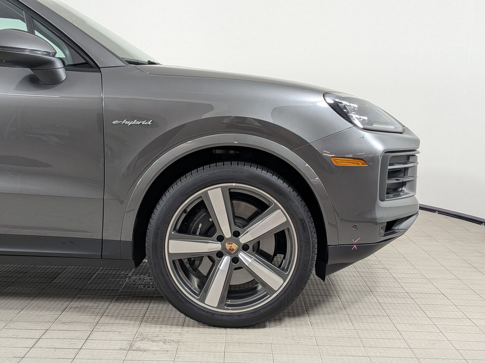 Certified 2025 Porsche Cayenne E-Hybrid AWD/4WD image 11