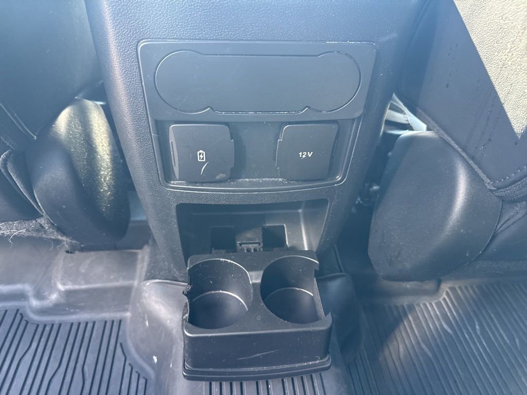 Used 2022 Ford Explorer XLT w/ Equipment Group 202A image 12