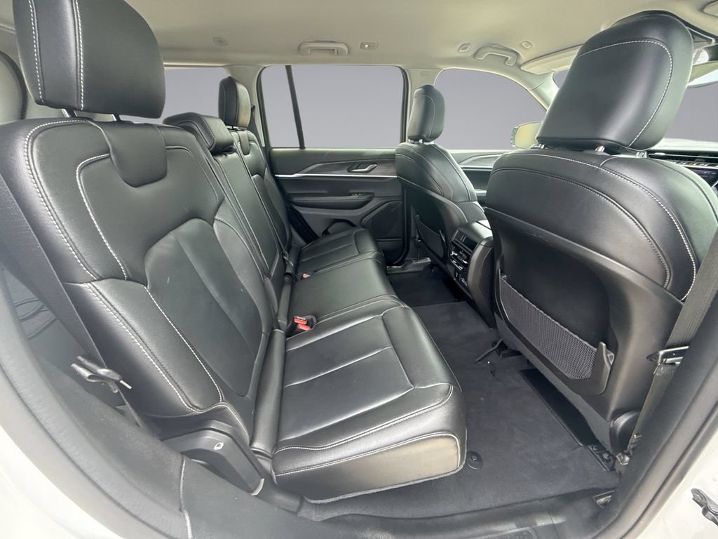 Used 2023 Jeep Grand Cherokee Limited AWD/4WD image 17
